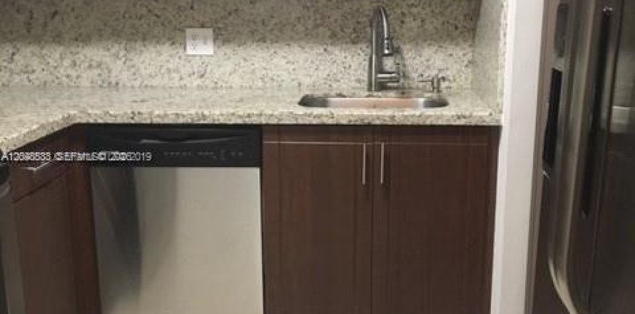 Condo in Miami, Florida, 1 bedroom № 2393229