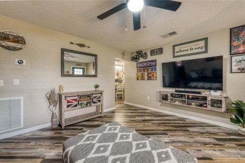 House in Winter Haven, Florida 3 bedrooms, 91.51 sq.m. № 1616151 - photo 11