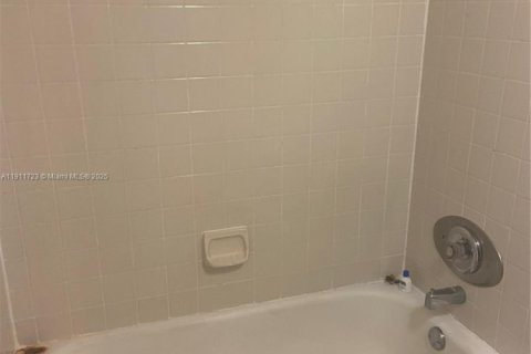 Condominio en alquiler en Pompano Beach, Florida, 2 dormitorios, 74.32 m2 № 1967988 - foto 19