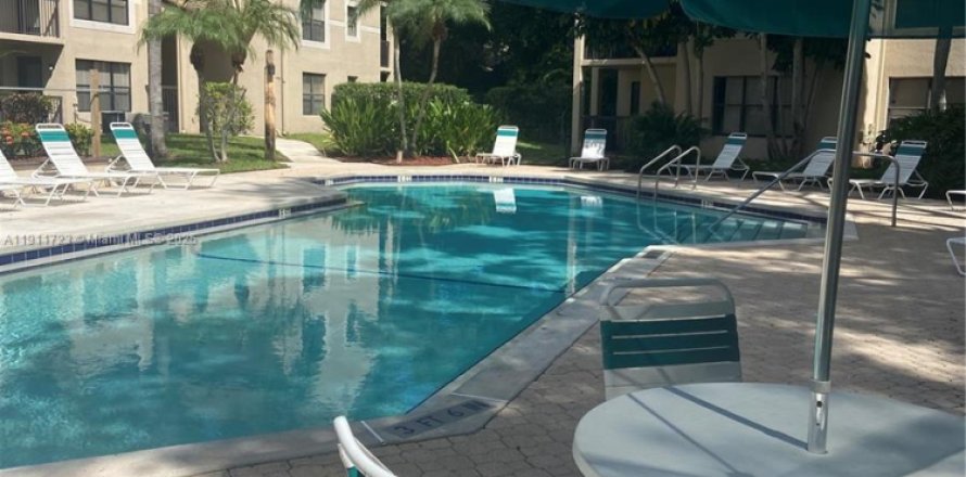 Condominio en Pompano Beach, Florida, 2 dormitorios  № 1967988