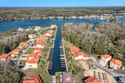 Condominio en Homosassa, Florida, 3 dormitorios  № 2108250
