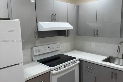 Condominio en alquiler en Pembroke Pines, Florida, 2 dormitorios, 88.54 m2 № 1992185 - foto 3