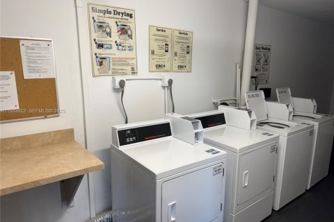 Condominio en alquiler en Pembroke Pines, Florida, 2 dormitorios, 88.54 m2 № 1992185 - foto 23