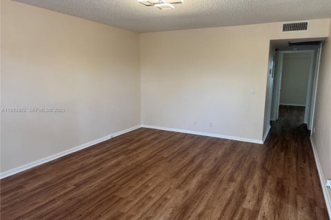 Condominio en alquiler en Pembroke Pines, Florida, 2 dormitorios, 88.54 m2 № 1992185 - foto 8