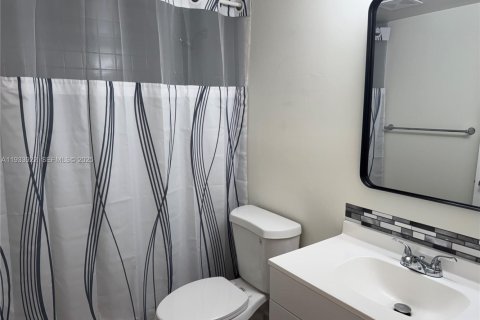 Condominio en alquiler en Pembroke Pines, Florida, 2 dormitorios, 88.54 m2 № 1992185 - foto 10