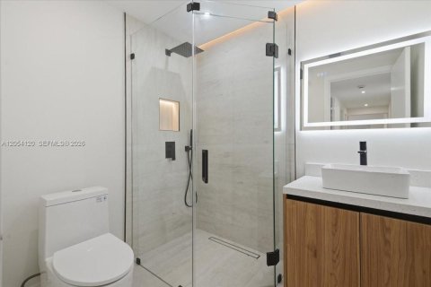 Villa ou maison à vendre à Miami, Floride: 5 chambres, 190.36 m2 № 2186386 - photo 3