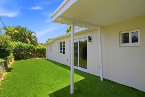 Villa ou maison à vendre à Miami, Floride: 5 chambres, 190.36 m2 № 2186386 - photo 6