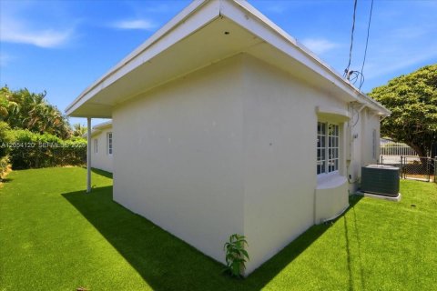 Villa ou maison à vendre à Miami, Floride: 5 chambres, 190.36 m2 № 2186386 - photo 10
