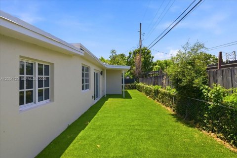 Villa ou maison à vendre à Miami, Floride: 5 chambres, 190.36 m2 № 2186386 - photo 11