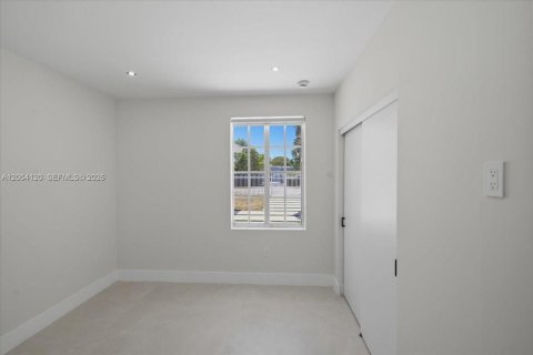 Villa ou maison à vendre à Miami, Floride: 5 chambres, 190.36 m2 № 2186386 - photo 17