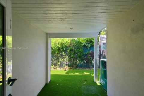 Villa ou maison à vendre à Miami, Floride: 5 chambres, 190.36 m2 № 2186386 - photo 13