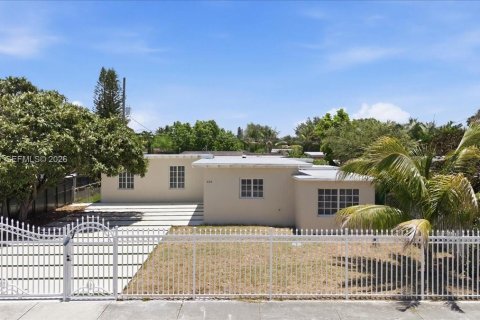Villa ou maison à vendre à Miami, Floride: 5 chambres, 190.36 m2 № 2186386 - photo 4