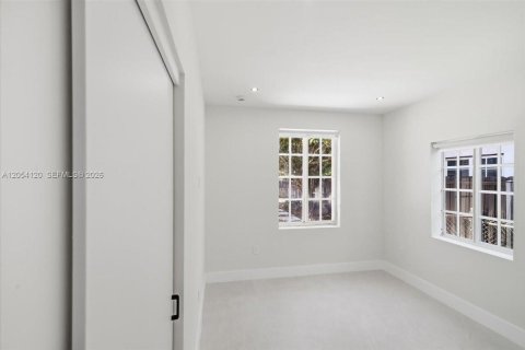Villa ou maison à vendre à Miami, Floride: 5 chambres, 190.36 m2 № 2186386 - photo 15