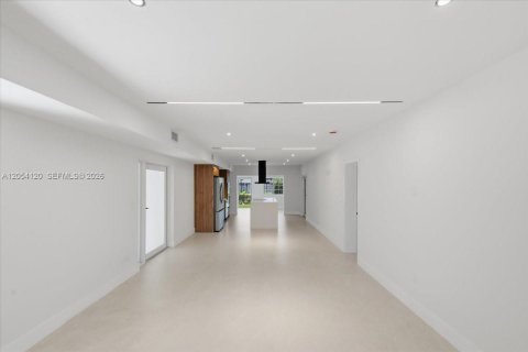 Villa ou maison à vendre à Miami, Floride: 5 chambres, 190.36 m2 № 2186386 - photo 12