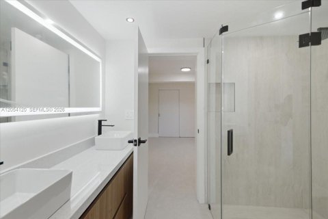Villa ou maison à vendre à Miami, Floride: 5 chambres, 190.36 m2 № 2186386 - photo 27