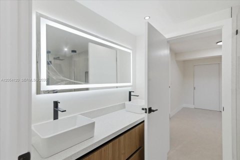 Villa ou maison à vendre à Miami, Floride: 5 chambres, 190.36 m2 № 2186386 - photo 5
