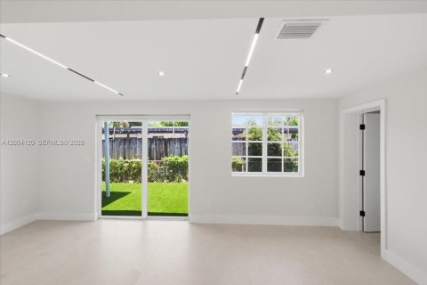 Villa ou maison à vendre à Miami, Floride: 5 chambres, 190.36 m2 № 2186386 - photo 21