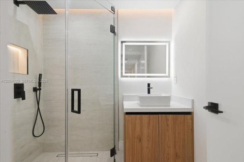 Villa ou maison à vendre à Miami, Floride: 5 chambres, 190.36 m2 № 2186386 - photo 14