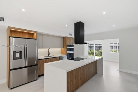 Villa ou maison à Miami, Floride 5 chambres, 190.36 m2 № 2186386