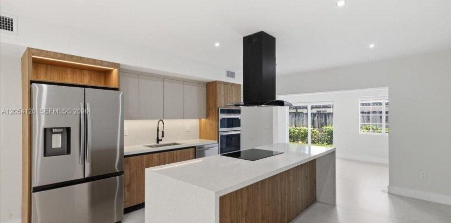 Villa ou maison à Miami, Floride 5 chambres, 190.36 m2 № 2186386