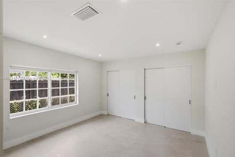 Villa ou maison à vendre à Miami, Floride: 5 chambres, 190.36 m2 № 2186386 - photo 16