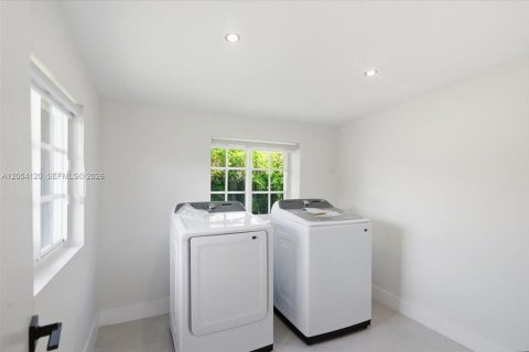 Villa ou maison à vendre à Miami, Floride: 5 chambres, 190.36 m2 № 2186386 - photo 7