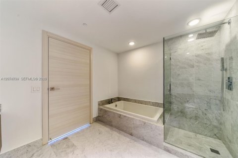 Copropriété à louer à Miami, Floride: 2 chambres, 103.96 m2 № 2168770 - photo 10
