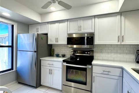 Снять в аренду кондоминиум в Сарасота, Флорида 5 комнат, 99.59м2, № 1721677 - фото 15