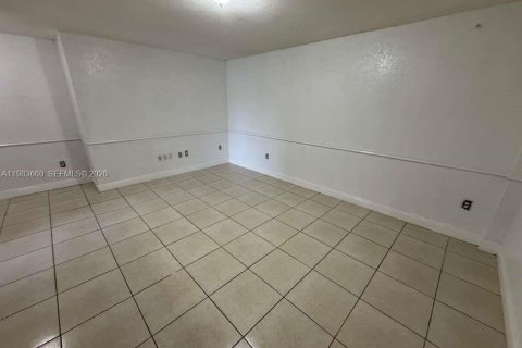 Снять в аренду кондоминиум в Опа-Локка, Флорида 3 спальни, 95.13м2, № 2049440 - фото 13