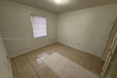 Снять в аренду кондоминиум в Опа-Локка, Флорида 3 спальни, 95.13м2, № 2049440 - фото 9