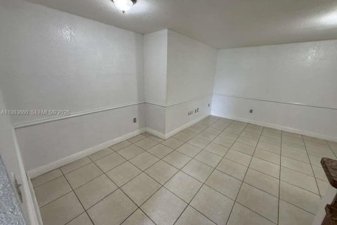 Снять в аренду кондоминиум в Опа-Локка, Флорида 3 спальни, 95.13м2, № 2049440 - фото 12