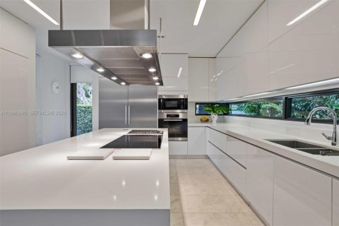 Купить виллу или дом в Ки-Бискейн, Флорида 6 спален, 484.58м2, № 2049506 - фото 18