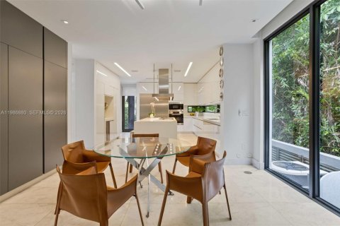 Купить виллу или дом в Ки-Бискейн, Флорида 6 спален, 484.58м2, № 2049506 - фото 14