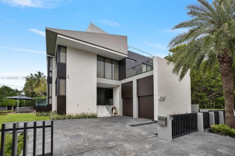 Дом в Ки-Бискейн, Флорида 6 спален, 484.58м2 № 2049506