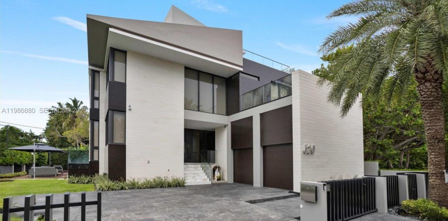 Дом в Ки-Бискейн, Флорида 6 спален, 484.58м2 № 2049506