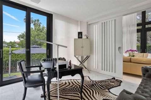 Купить виллу или дом в Ки-Бискейн, Флорида 6 спален, 484.58м2, № 2049506 - фото 12