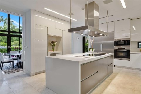 Купить виллу или дом в Ки-Бискейн, Флорида 6 спален, 484.58м2, № 2049506 - фото 15