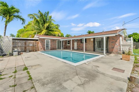 House in Cutler Bay, Florida 3 bedrooms, 123.65 sq.m. № 2087863 - photo 27