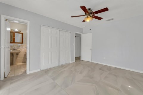 House in Cutler Bay, Florida 3 bedrooms, 123.65 sq.m. № 2087863 - photo 23