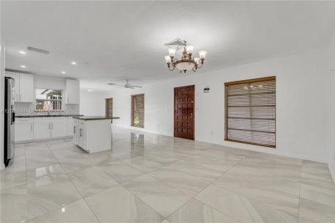 House in Cutler Bay, Florida 3 bedrooms, 123.65 sq.m. № 2087863 - photo 7