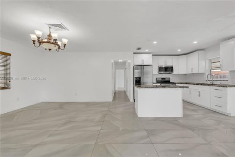 House in Cutler Bay, Florida 3 bedrooms, 123.65 sq.m. № 2087863 - photo 5