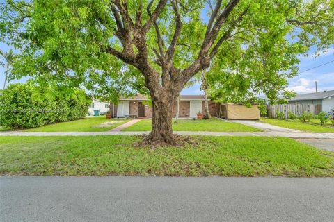 House in Cutler Bay, Florida 3 bedrooms, 123.65 sq.m. № 2087863