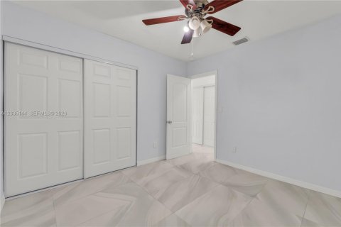 House in Cutler Bay, Florida 3 bedrooms, 123.65 sq.m. № 2087863 - photo 18