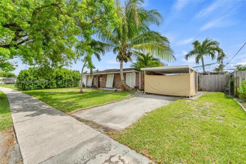 House in Cutler Bay, Florida 3 bedrooms, 123.65 sq.m. № 2087863 - photo 4