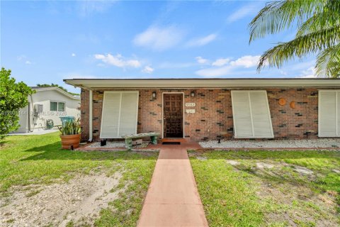 House in Cutler Bay, Florida 3 bedrooms, 123.65 sq.m. № 2087863 - photo 3