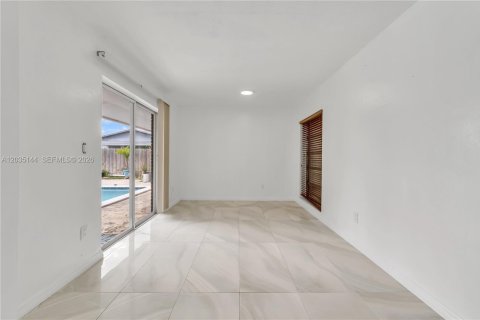 House in Cutler Bay, Florida 3 bedrooms, 123.65 sq.m. № 2087863 - photo 13