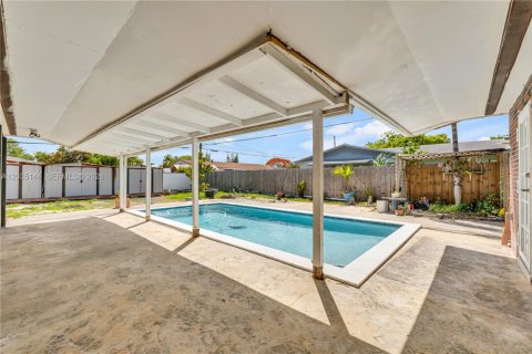 House in Cutler Bay, Florida 3 bedrooms, 123.65 sq.m. № 2087863 - photo 25