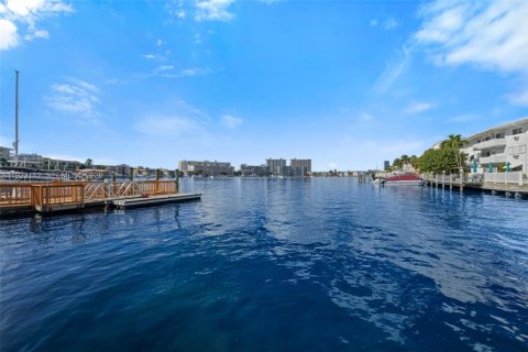 Copropriété à vendre à Hallandale Beach, Floride: 1 chambre, 89.93 m2 № 2090704 - photo 2