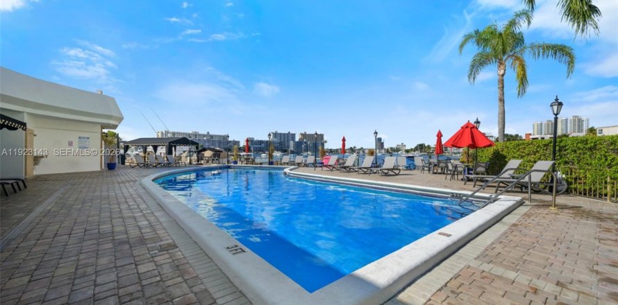Condo à Hallandale Beach, Floride, 1 chambre  № 2090704