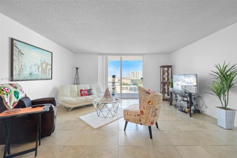 Copropriété à vendre à Hallandale Beach, Floride: 1 chambre, 89.93 m2 № 2090704 - photo 7